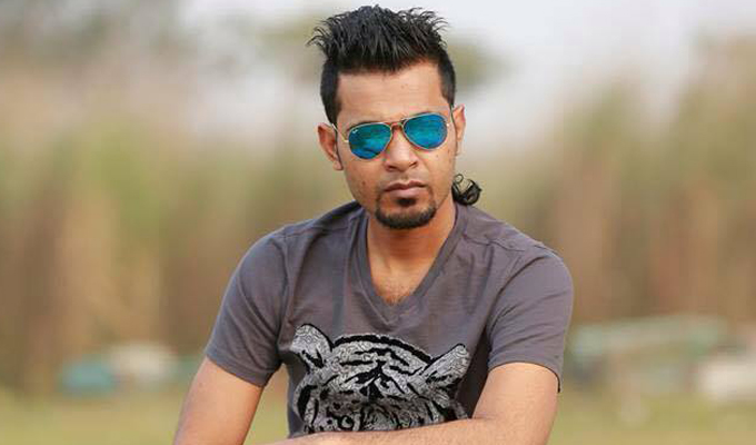 ‘ভিন্ন রূপে’ আরফিন রুমি!