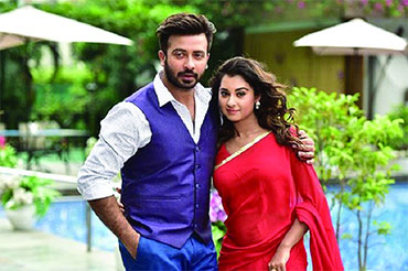 সুপার হিরোকে নিয়ে অস্ট্রেলিয়ায় বুবলী