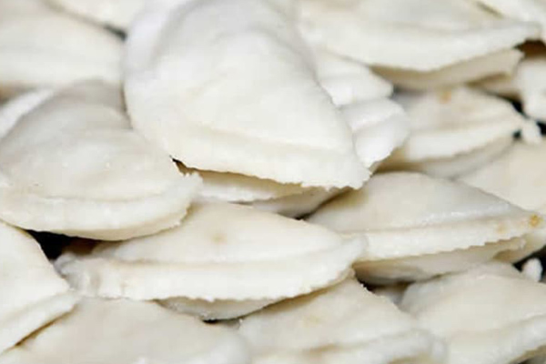 কনকনে শীতের সকালে গরম গরম ভাপা পুলি
