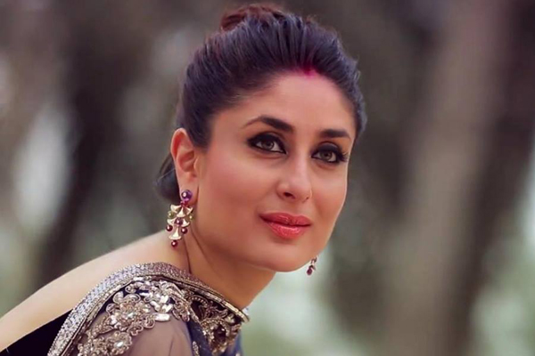 কারিনা কাপুরের ‘স্ট্রেচ মার্কস’ নেই, তোলপাড় সোশ্যাল মিডিয়া!
