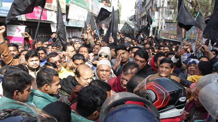 কালো ব্যাচ পরে বিক্ষোভ করবে বিএনপি