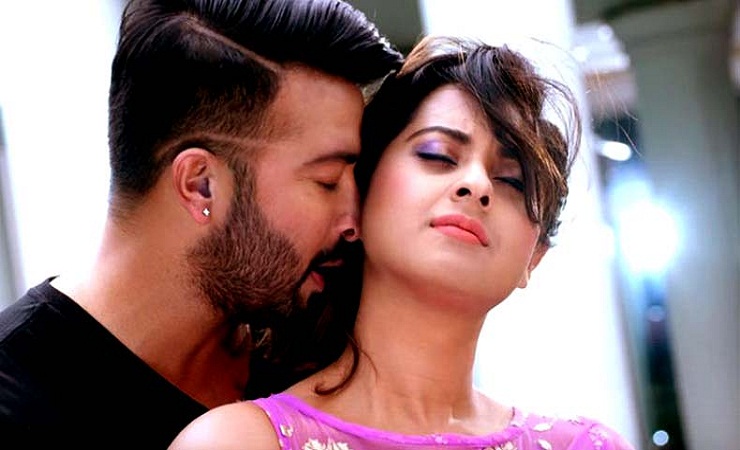 আনকাট ছাড়পত্র পেল ‘শাকিব-বুবলী’