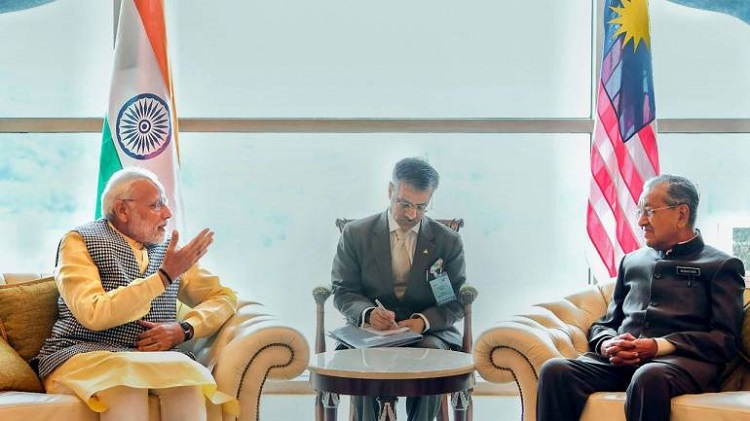 মাহাথিরের সঙ্গে বৈঠক করেছেন মোদি