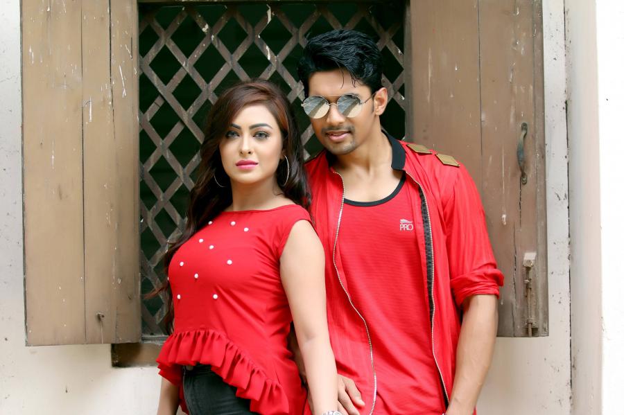 ইউটিউবে থাকছেন আসিফ-তানহা