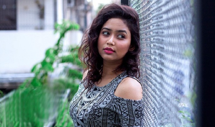 ‘সাংবাদিক’দের সতর্ক করলেন ভাবনা