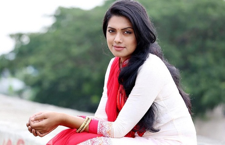 ‘বালিঘর’ ছাড়লেন তিশা