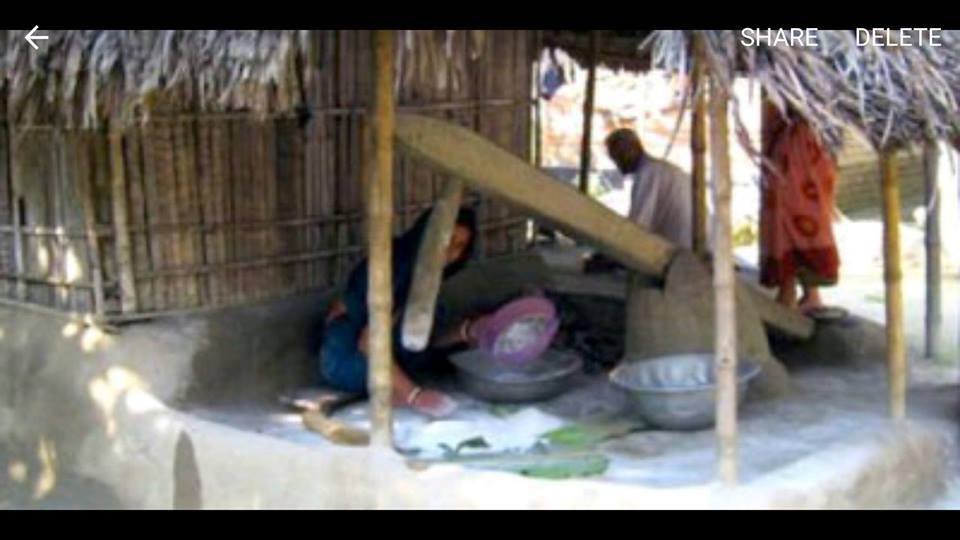 হারিয়ে যাচ্ছে গ্রাম বাংলার ঐতিহ্যবাহী “ঢেঁকি”
