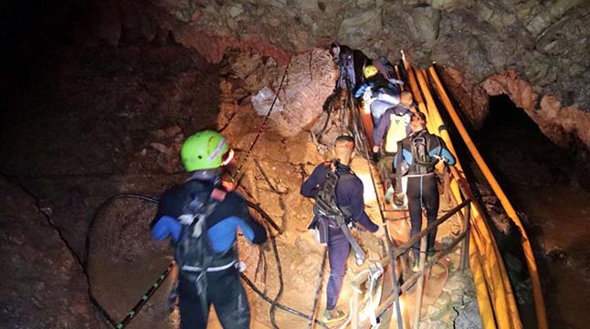 গুহায় আটকেপড়া বাকিদের উদ্ধারে ফের অভিযান শুরু