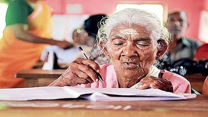 ৯৬ বছর বয়সে পরীক্ষা দিয়ে বৃদ্ধার বাজিমাত !