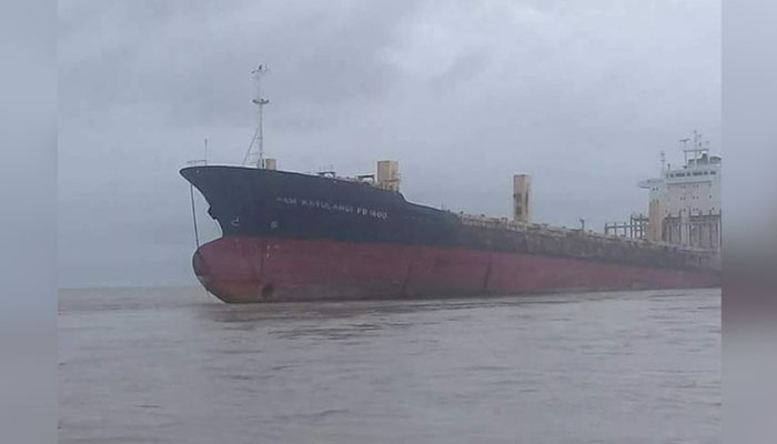 মিয়ানমার উপকূলে রহস্যময় জাহাজ