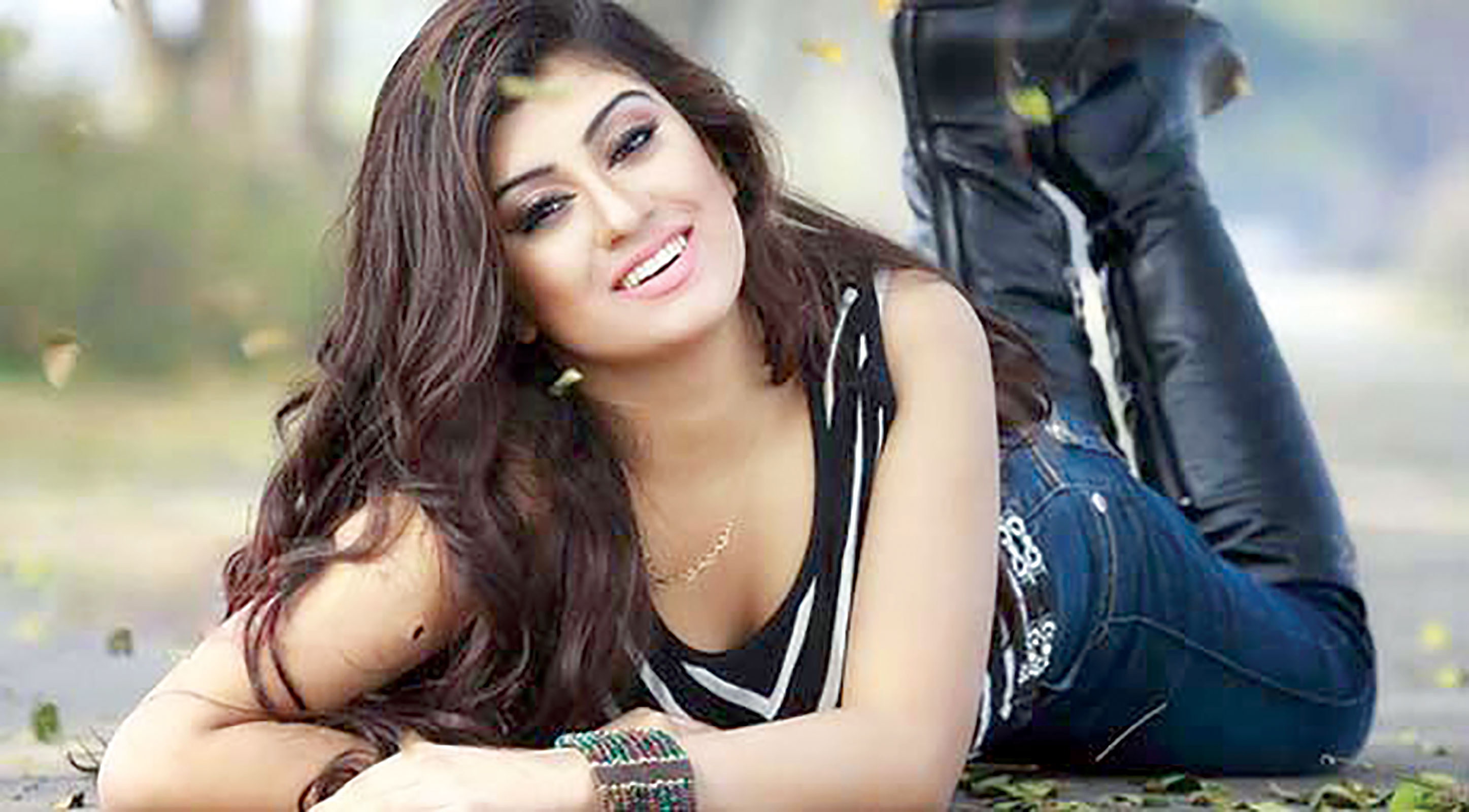 ফিরে আসছেন অমৃতা