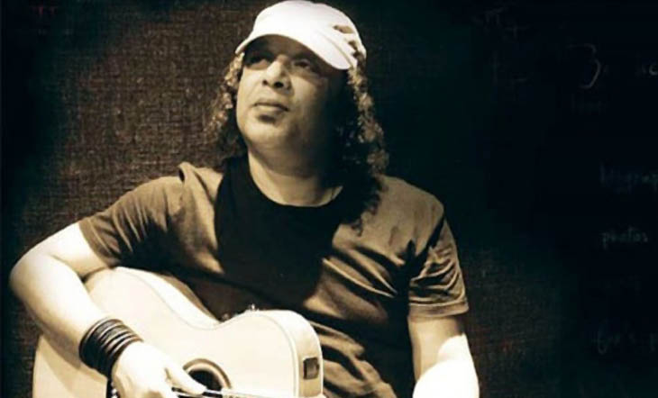 মায়ের পাশেই চিরনিদ্রায় আইয়ুব বাচ্চু
