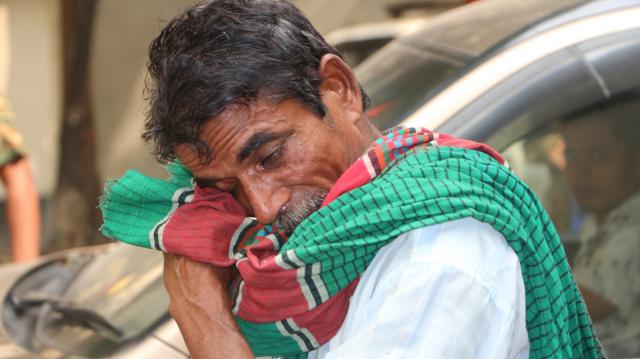 রাতে ফাঁড়িতে, সকালে সড়কে লাশ