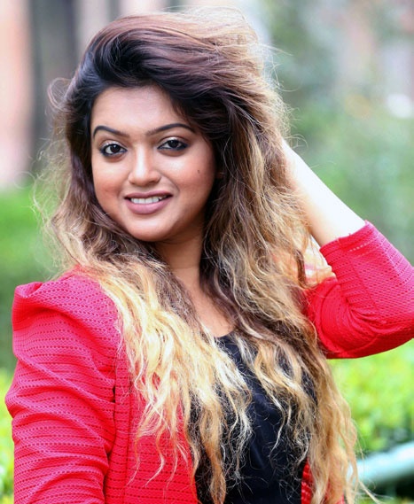 গান নিয়ে ব্যস্ত সময় পার করছেন কর্ণিয়া
