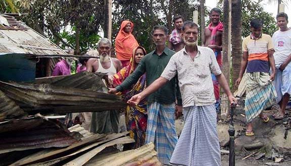 চাঁদপুরে বজ্রপাতের আগুনে বসতঘর পুড়ে ছাই