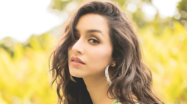 আবেগে কাঁদলেন শ্রদ্ধা কাপুর