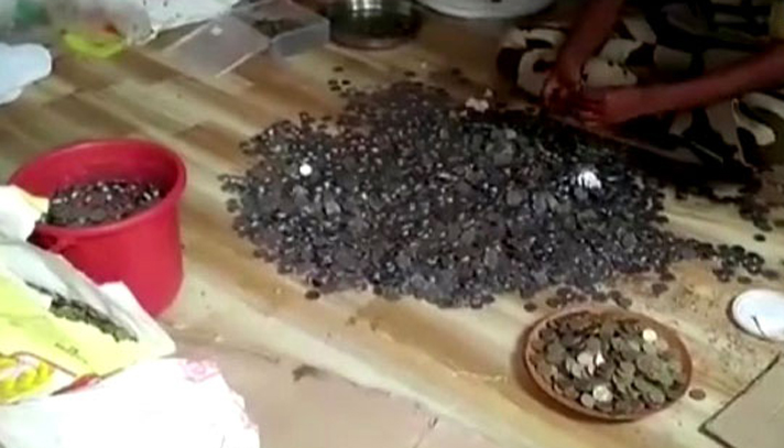 ভিক্ষুকের কক্ষে সাড়ে ১২ লাখ টাকা!