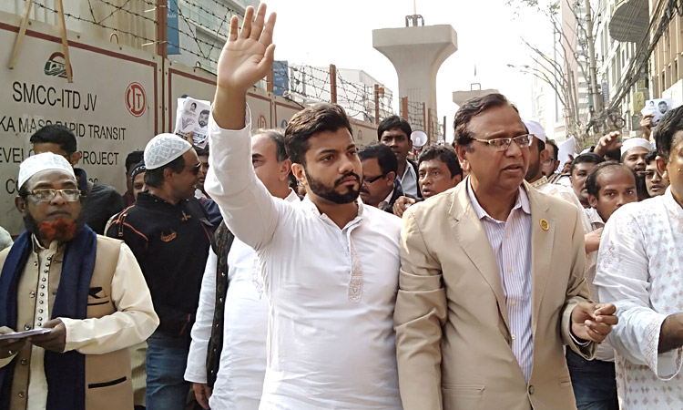 বাবার কবর জিয়ারত করে প্রচারযুদ্ধে ইশরাক