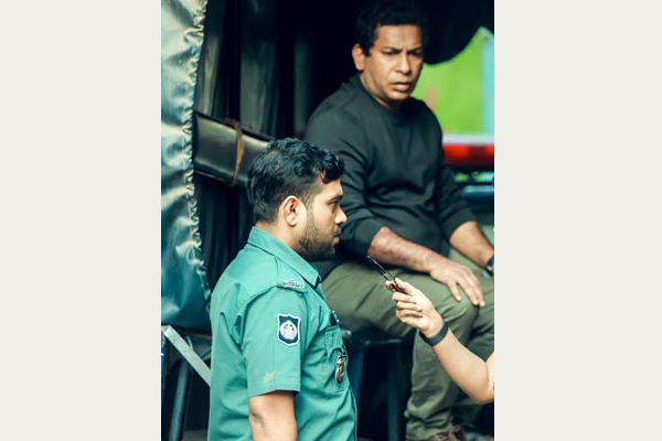 গ্রেফতার মোশাররফ করিম!