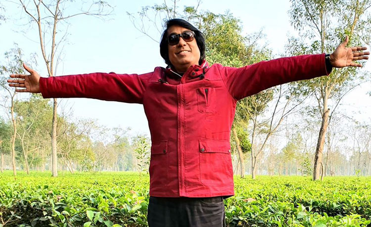 থিয়েটারে কেউ নিতে আসে না, দিতে আসে : নাট্যকার মাসুম রেজা