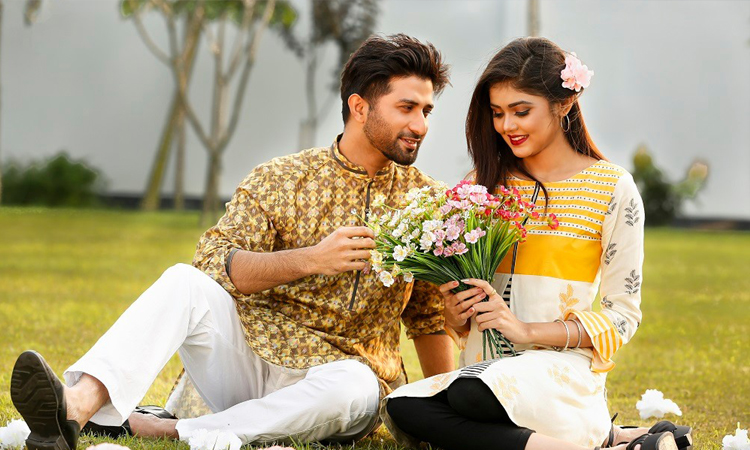 বসন্তকে স্বাগত জানাতে ‘সারা’র বর্ণিল পোশাক