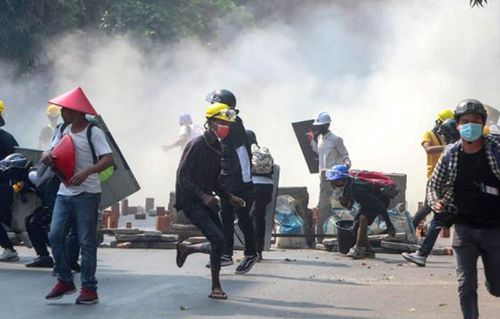 মিয়ানমার গুলিতে ঝরল ৮ বিক্ষোভকারীর প্রাণ