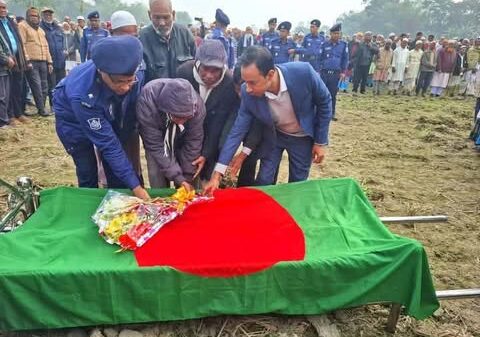 রাষ্ট্রীয় মর্যাদায় বীর মুক্তিযোদ্ধা নজির উদ্দিন আহমেদ এর দাফন সম্পন্ন