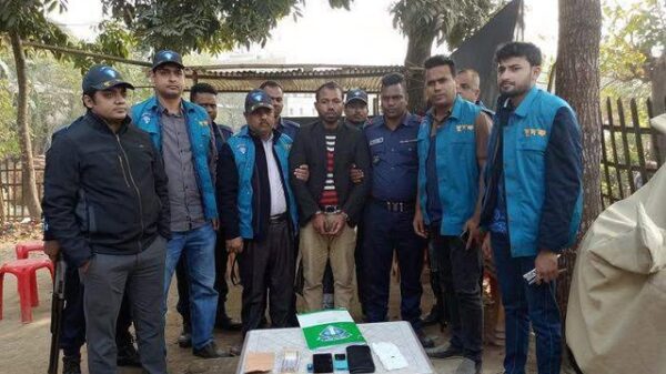 ঘুষ নিতে গিয়ে ধরা খেলেন ঠাকুরগাঁও আঞ্চলিক পাসপোর্ট অফিসের কর্মকর্তা !