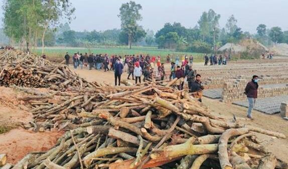 ঠাকুরগাঁও জেলায় একের পর এক গড়ে উঠছে অবৈধ ইটভাটা