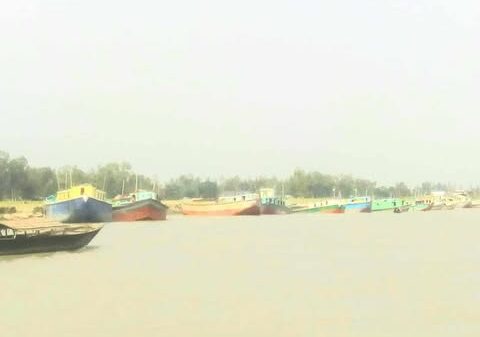 চিলমারীতে থেকে প্রতি বছরে হারিয়ে যাচ্ছে কোটি কোটি টাকার বালু