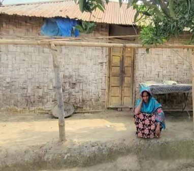 ঠাকুরগাঁওয়ে রুহিয়ার বৃদ্ধা নাজু ঘরবাড়ি ভেঙ্গে ভিটা ছাড়া করেছে দুষ্কৃতরা !