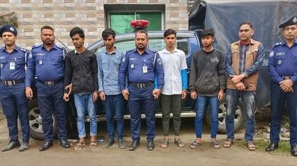নরসিংদীতে ১০ লক্ষ ১ হাজার ১০০ টাকা উদ্ধার হত্যা মামলায় গ্রেপ্তার ৪