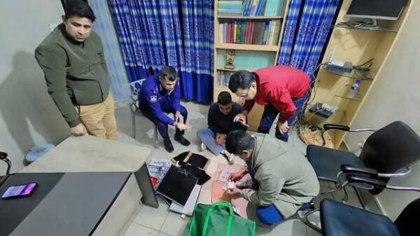 কুমিল্লায় ডাকাতি করা কালে পিস্তলের ৪ রাউন্ড গুলিসহ ম্যাগাজিন, স্বর্ণ ও ডাকাত দলের সক্রিয় সদস্য আটক