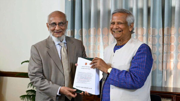 জনপ্রশাসন ও বিচার বিভাগ সংস্কার কমিশনের সুপারিশ বাস্তবায়ন হলে দেশের মানুষ তাদের সত্যিকারের অধিকার ফিরে পাবে ; প্রধান উপদেষ্টা