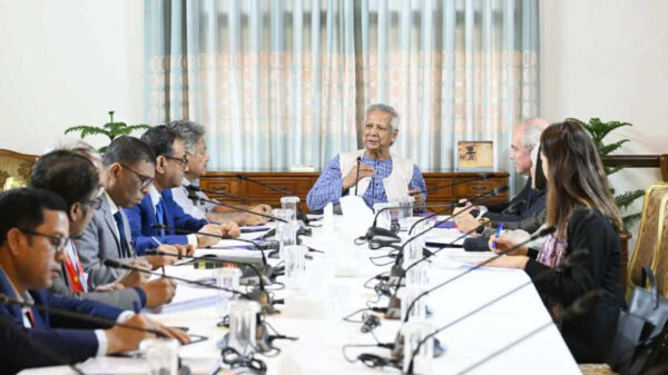 শ্রম আইন সংস্কারে বৈশ্বিক মান বজায় রাখতে মন্ত্রণালয়কে নির্দেশ প্রধান উপদেষ্টার