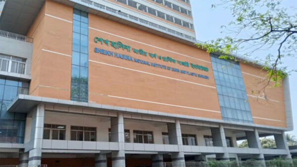 চাঁদপুর পৌরশহরে গ্যাসের লিকেজ থেকে বিস্ফোরণে একই পরিবারের ছয়জন দগ্ধ