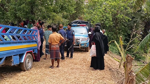 মাদকাসক্ত ছেলেকে কুপিয়ে হত্যার পর থানায় আত্মসমর্পণ বাবার