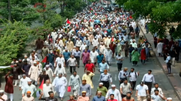 সোহরাওয়ার্দী উদ্যানমুখে ’মার্চ ফর গাজা’ কর্মসূচিতে জনতার ঢল