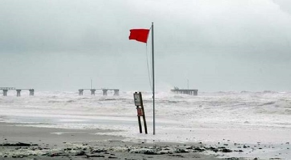 ৪ সমুদ্রবন্দর থেকে সতর্ক সংকেত নামলো