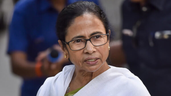 আত্রাই নদীর বাঁধ ধ্বংসের কারণে বাংলাদেশ ও চীনকে দুষলেন মমতা