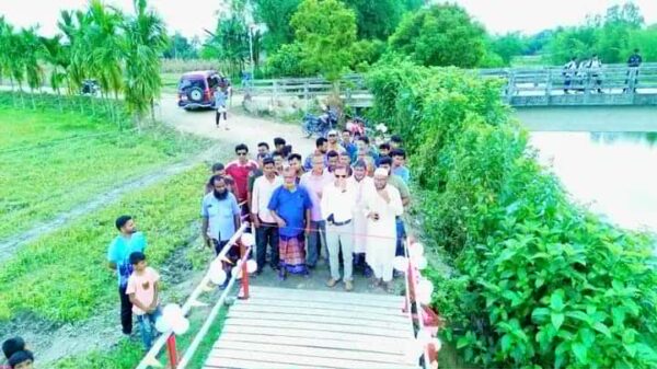 দিনাজপুরের বীরগঞ্জ পাথর ঘাটা নদীর উপর কাঠের সেতু উদ্বোধন