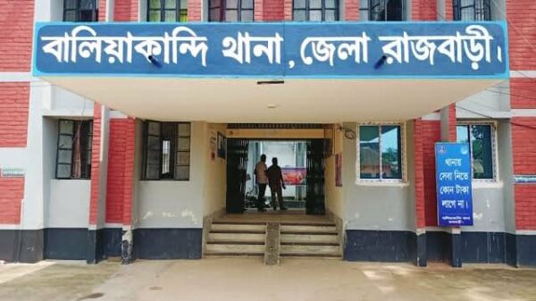 হাটের আধিপত্য নিয়ে দ্বন্দ্ব, আহত ৩