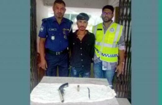 নরসিংদীর সদরে ওয়ান শুটার গান,গুলি ও সুইচ গিয়ার চাকু সহ সগীর নামে গ্রেফতার এক