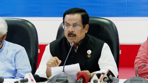 জাহাঙ্গীর কবির নানক ও তার স্ত্রী-কন্যার দেশত্যাগে নিষেধাজ্ঞা