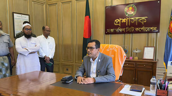 দেড় মাসের বেশি সময় পর নগর ভবনে ফিরলেন ঢাকা দক্ষিণ সিটি করপোরেশনের প্রশাসক
