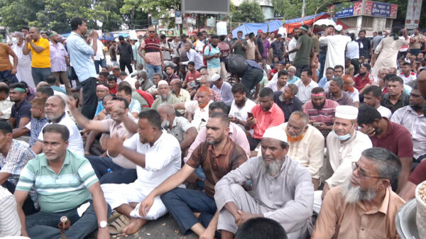 চাকরিচ্যুত বিডিআর সদস্যদের হুঁশিয়ারি: দাবি না মানলে যমুনা অভিমুখে যাত্রা