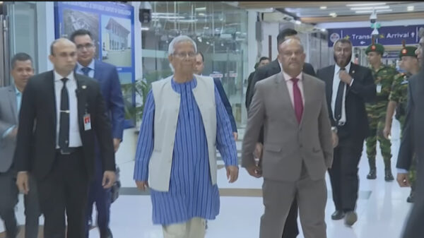 যুক্তরাজ্য সফরের শুরুতেই কর্মব্যস্ত দিনে পার করলেন প্রধান উপদেষ্টা