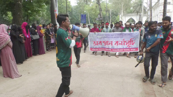 ৩৭ দফা দাবিতে কমপ্লিট শাটডাউন রংপুর কারমাইকেল কলেজ