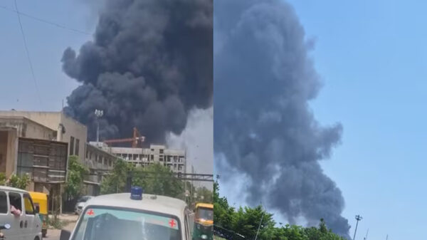 ভারতের গুজরাটের আহমেদাবাদে ২৪২ জন আরোহী নিয়ে বিমান বিধ্বস্ত