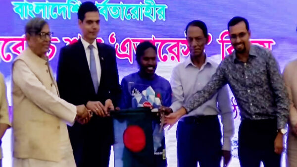 ইকরামুল হাসান শাকিলের এভারেস্ট জয়ের পর পতাকা-প্রত্যর্পণ অনুষ্ঠিত